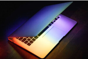 What is the difference between a tablet and a laptop?